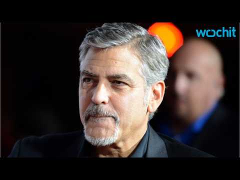 VIDEO : George Clooney Adopts a Rescue Dog With a Leg Defect