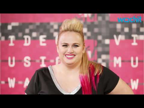 VIDEO : Actress Rebel Wilson Takes on the Fashion Industry