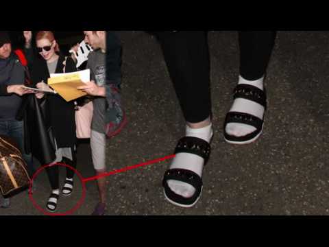 VIDEO : Iggy Azalea Commits Fashion Suicide and Wears Socks with Sandals!