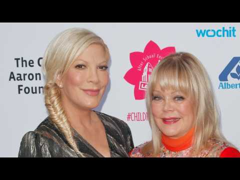 VIDEO : Tori Spelling Gives Insight at Complicated Relationship With Mother
