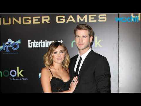 VIDEO : Miley Cyrus & Liam Hemsworth Are Engaged
