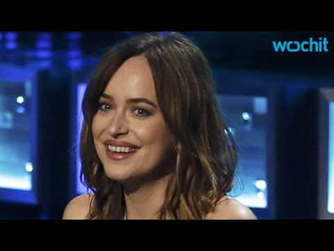 VIDEO : Dakota Johnson Says Being Single is Great Because You Get to Do Whatever You Want