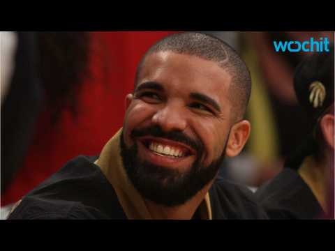 VIDEO : Drake Stars in Super Bowl Commercial