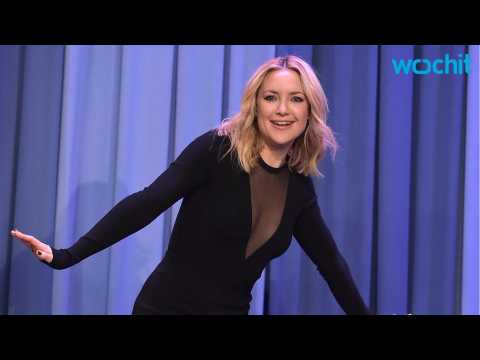 VIDEO : Nick Jonas and Kate Hudson Have An 