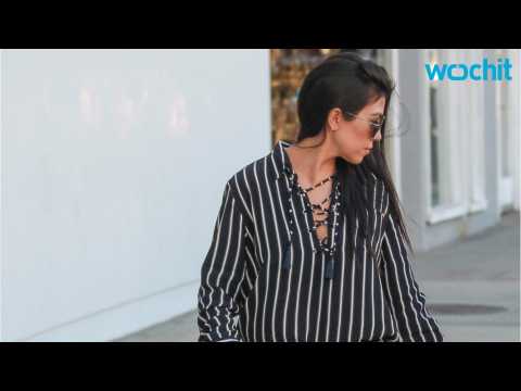 VIDEO : Kourtney Kardashian and Daughter Reign Do Lunch Together