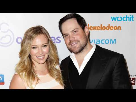 VIDEO : Hilary Duff and Mike Comrie Vacation Together in Hawaii....