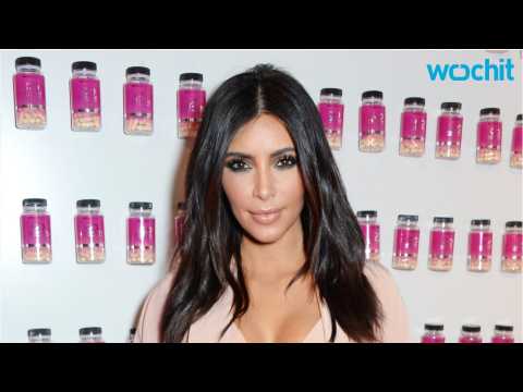 VIDEO : Kim Kardashian Goes On Morning Stroll With Lamar Odom