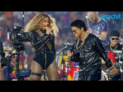 VIDEO : Beyonce and Bruno Mars Steal The Halftime Show
