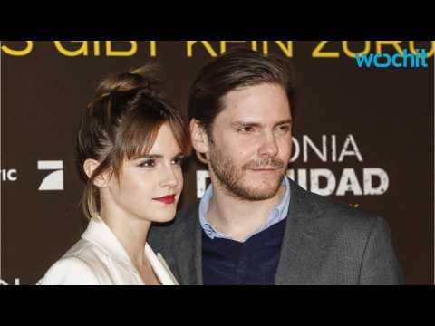 VIDEO : Emma Watson Attends 'Colonia' Premiere
