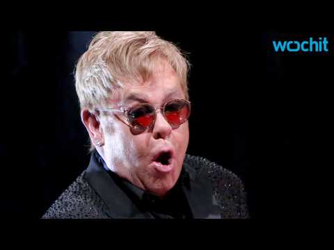 VIDEO : Elton John Joins James Corden for 'Carpool Karaoke'