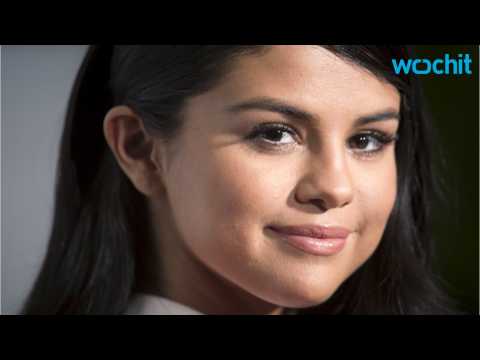 VIDEO : Selena Gomez Was Spotted Holding Hands With Samuel Krost