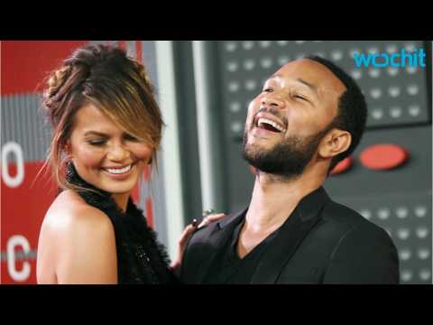 VIDEO : Chrissy Teigen Shows Off Baby Bump on InStyle Australia Cover