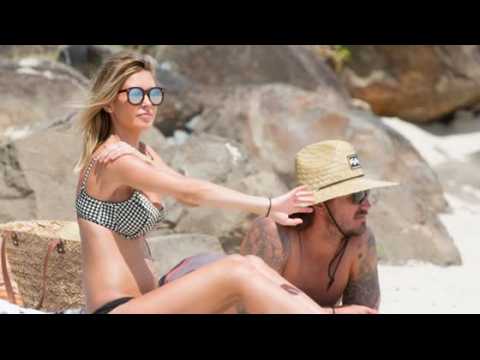 VIDEO : Audrina Patridge Shows Off Her Baby Bump on the Beach!