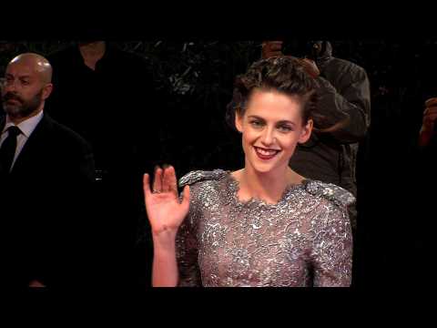 VIDEO : Kristen Stewart asks stars to stop complaining about gender inequality