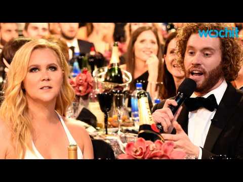 VIDEO : Amy Schumer Claims She Doesn't Steal Jokes