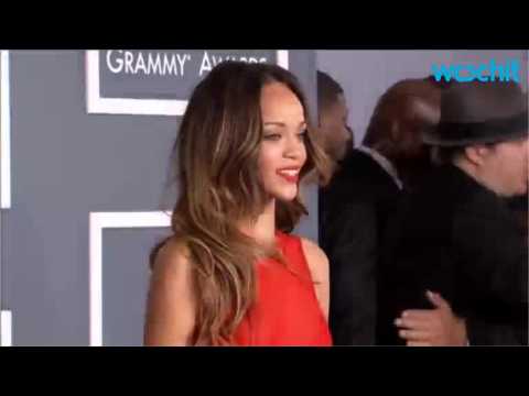 VIDEO : Rihanna New Album 'Anti' Finally Surfaces on Tidal