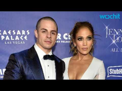VIDEO : Jennifer Lopez Dismisses Engagement Rumors