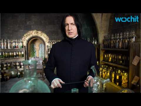 VIDEO : Fans Pay Tribute to Alan Rickman at Harry Potter Wizarding World