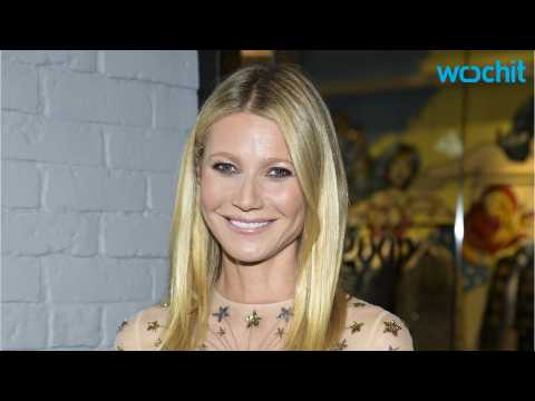 VIDEO : Gwyneth Paltrow Calls Chris Martin's Her Brother...