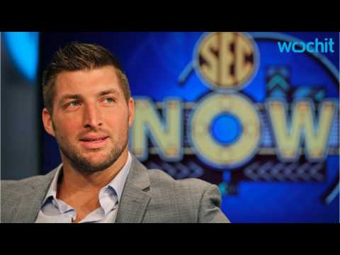 VIDEO : Tim Tebow is Single Again