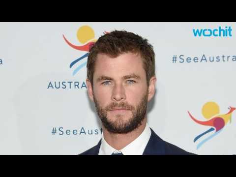 VIDEO : First Photo of Chris Hemsworth in Ghostbusters Reboot Released