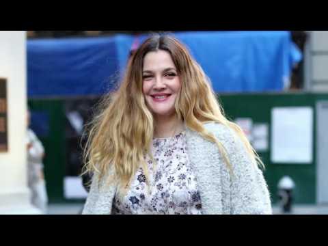VIDEO : Drew Barrymore Doesn't Think She's 'Hot' Anymore