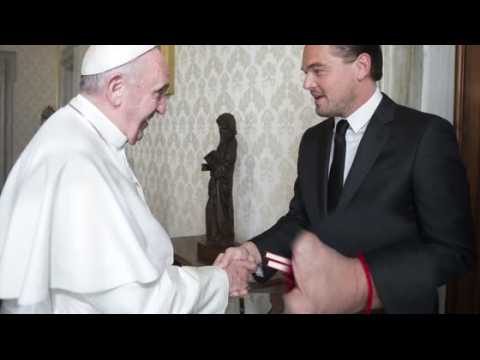 VIDEO : Leonardo DiCaprio's Bracelet Doesn't Represent Kabbalah