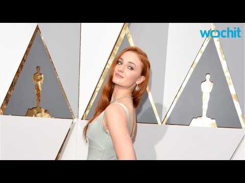 VIDEO : Actress Sophie Turner Discusses Body Image Issues