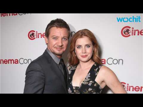 VIDEO : Jeremy Renner Discusses Fatherhood