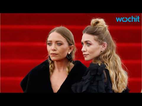 VIDEO : Mary-Kate & Ashley Olsen Post 1st Ever Public Selfie