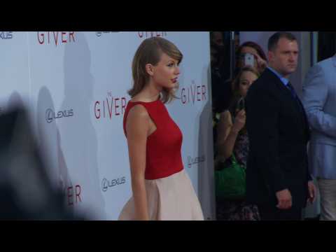 VIDEO : Is there ?Bad Blood? between Taylor Swift and Carrie Underwood?