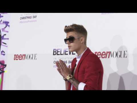 VIDEO : Justin Bieber relives his childhood with colouring books