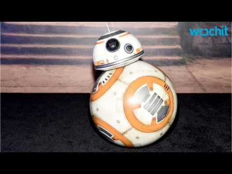 VIDEO : Oscar Isaac and BB-8 Announce Star Wars: Force for Change Prizes