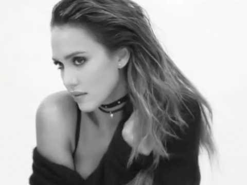 VIDEO : Exclu vidéo : Jessica Alba : Captivante pour sa nouvelle pub Honest Beauty !
