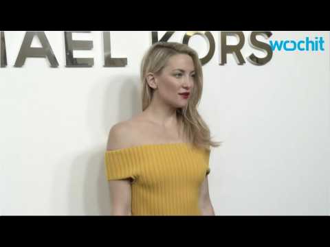 VIDEO : Kate Hudson surrounded by shirtless men for 37th birthday