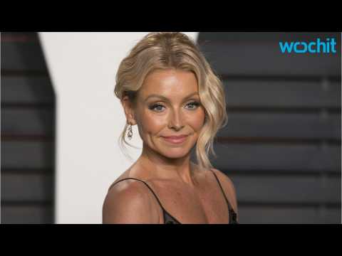 VIDEO : Kelly Ripa Left In The Dark On Michael Strahan's Exit From LIVE!