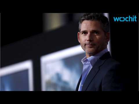 VIDEO : Eric Bana Stars In New Comedy 'Special Correspondents'
