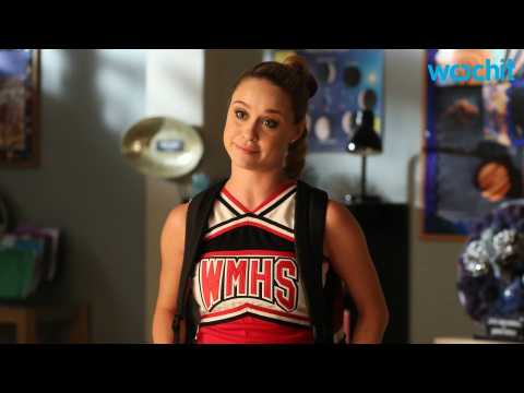 VIDEO : Glee's Becca Tobin Gets A Ring On It
