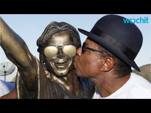 VIDEO : Tito Jackson Honors Late Michael Jackson in Brazil
