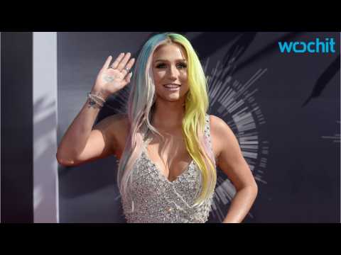 VIDEO : Kesha Covers Bob Dylan Song in Light of Billboard Music Awards Drama
