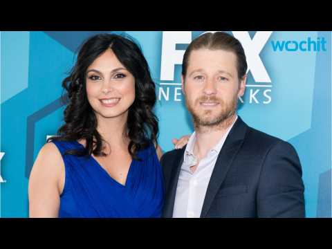 VIDEO : Benjamin McKenzie and Morena Baccarin Make First Appearance As New Parents