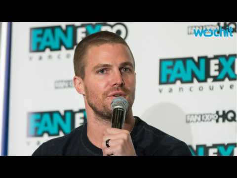 VIDEO : Stephen Amell Teases  An Arrow And Supergirl Crossover