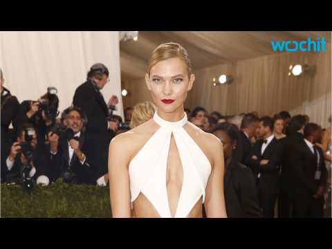 VIDEO : What Did Karlie Kloss Do To Her Met Gala Gown?