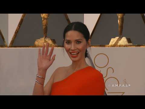 VIDEO : Olivia Munn buys house for her mum for Mother's Day