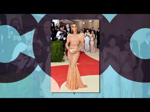 VIDEO : Beyonce walks Met Gala red carpet without husband Jay-Z