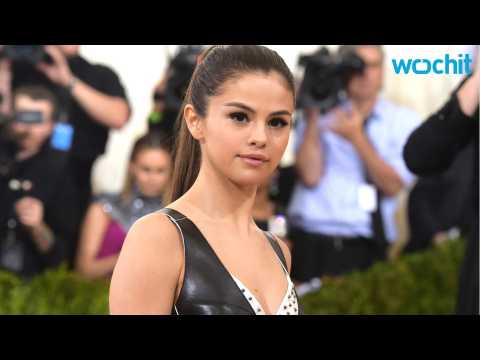 VIDEO : Selena Gomez's Met Gala Dress: Yay Or Nay?