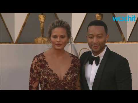 VIDEO : What Does Chrissy Teigen and John Legend?s Daughter Look Like?