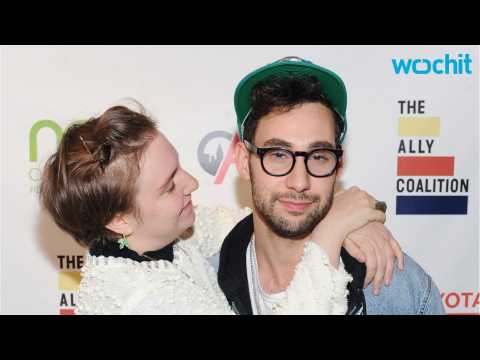 VIDEO : What Did Jack Antonoff Get Lena Dunham For Their Anniversary?