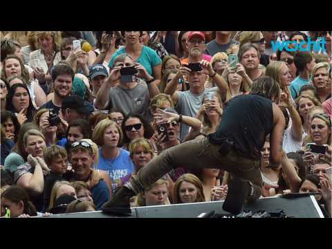 VIDEO : Keith Urban Debuts New Sound At Free 'Ripcord' Nashville Concert
