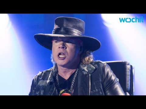 VIDEO : Axl Rose Performes His First Show With AC/DC